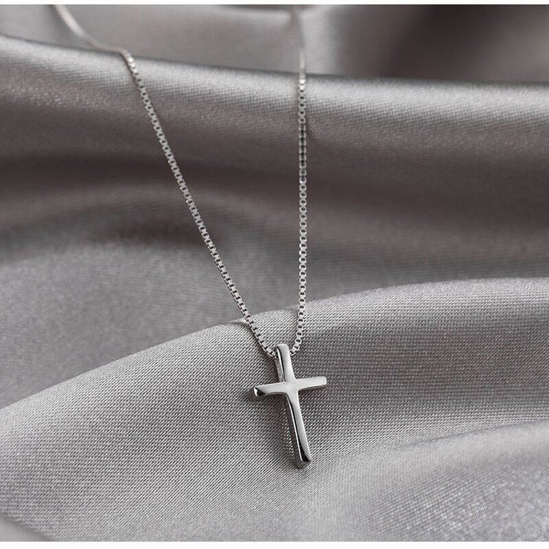 Exquisite Cross Pendant Necklace For Women Simple Personality Alloy Clavicle Chain Necklace Fashion Women Gift. 