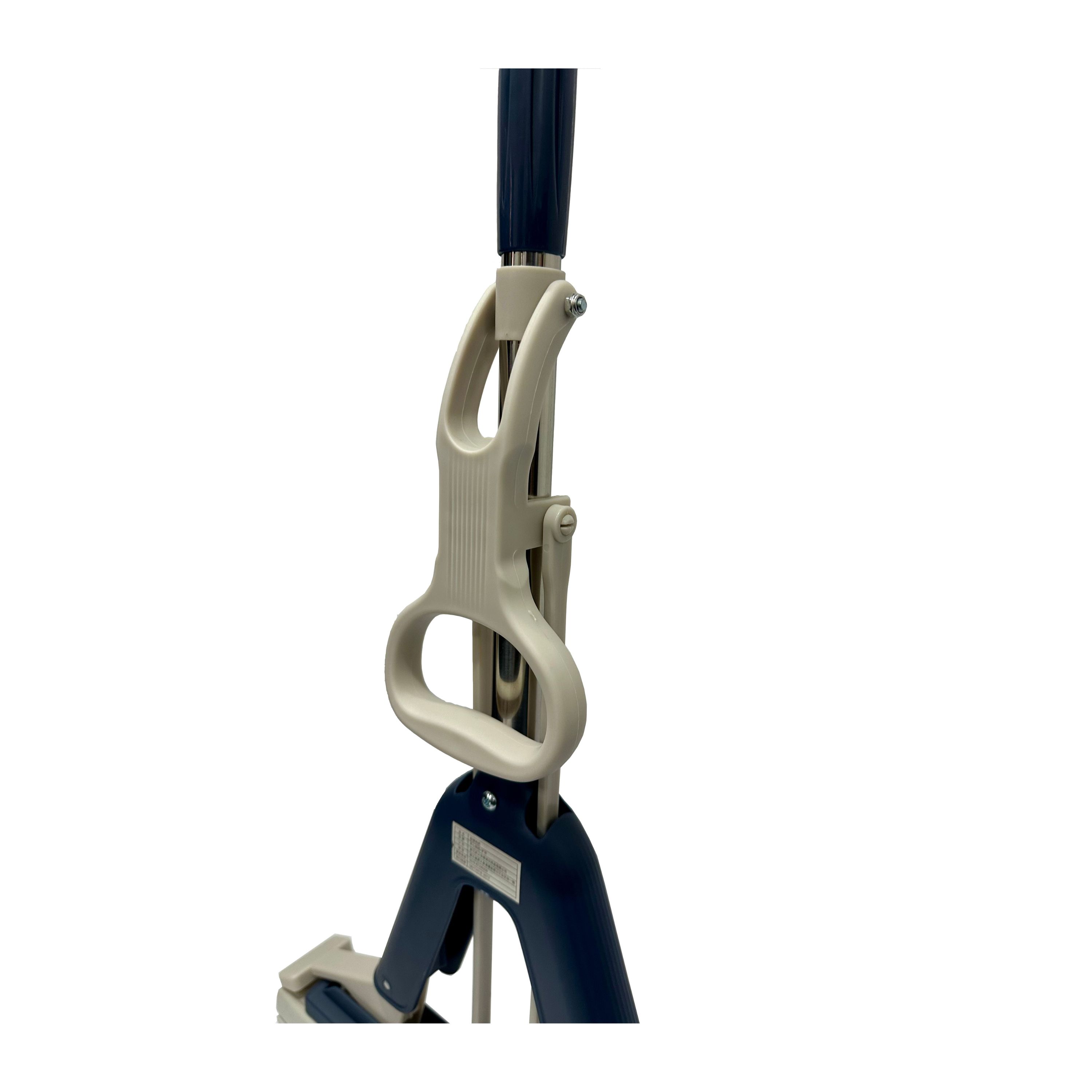 FOLDING PVA MOP 33cm that can effectively squeeze out water by folding in two.. 