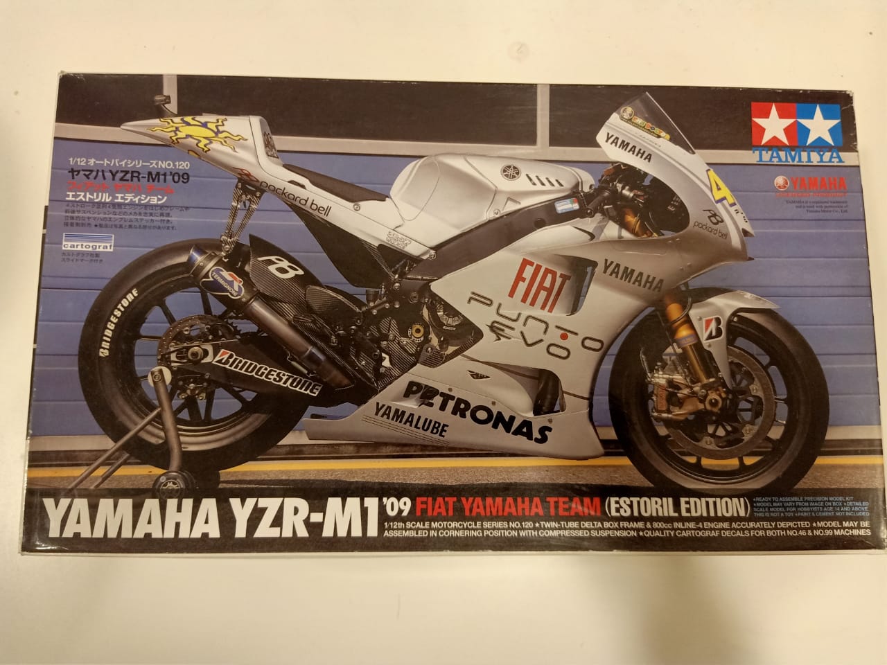 Yamaha YZR-M1 '09 Fiat Yamaha Team (Estoril Edition) Tamiya Model Kit