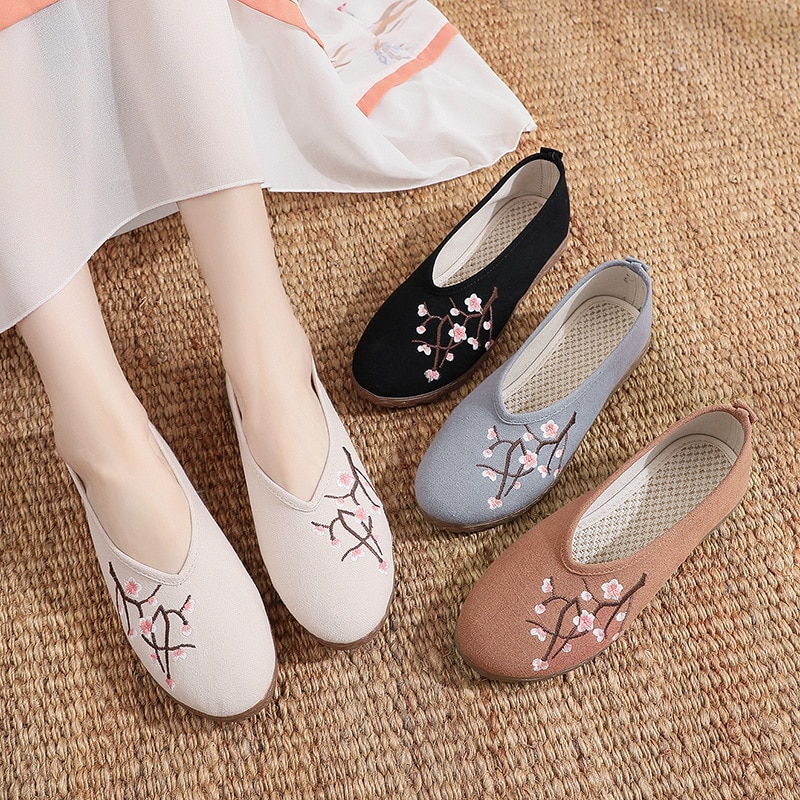 Soft Canvas Shoes Women Traditional Embroidered Shoes Lightweight Walking Sneakers Lady Girls Non Slip Summer Breathable Flats