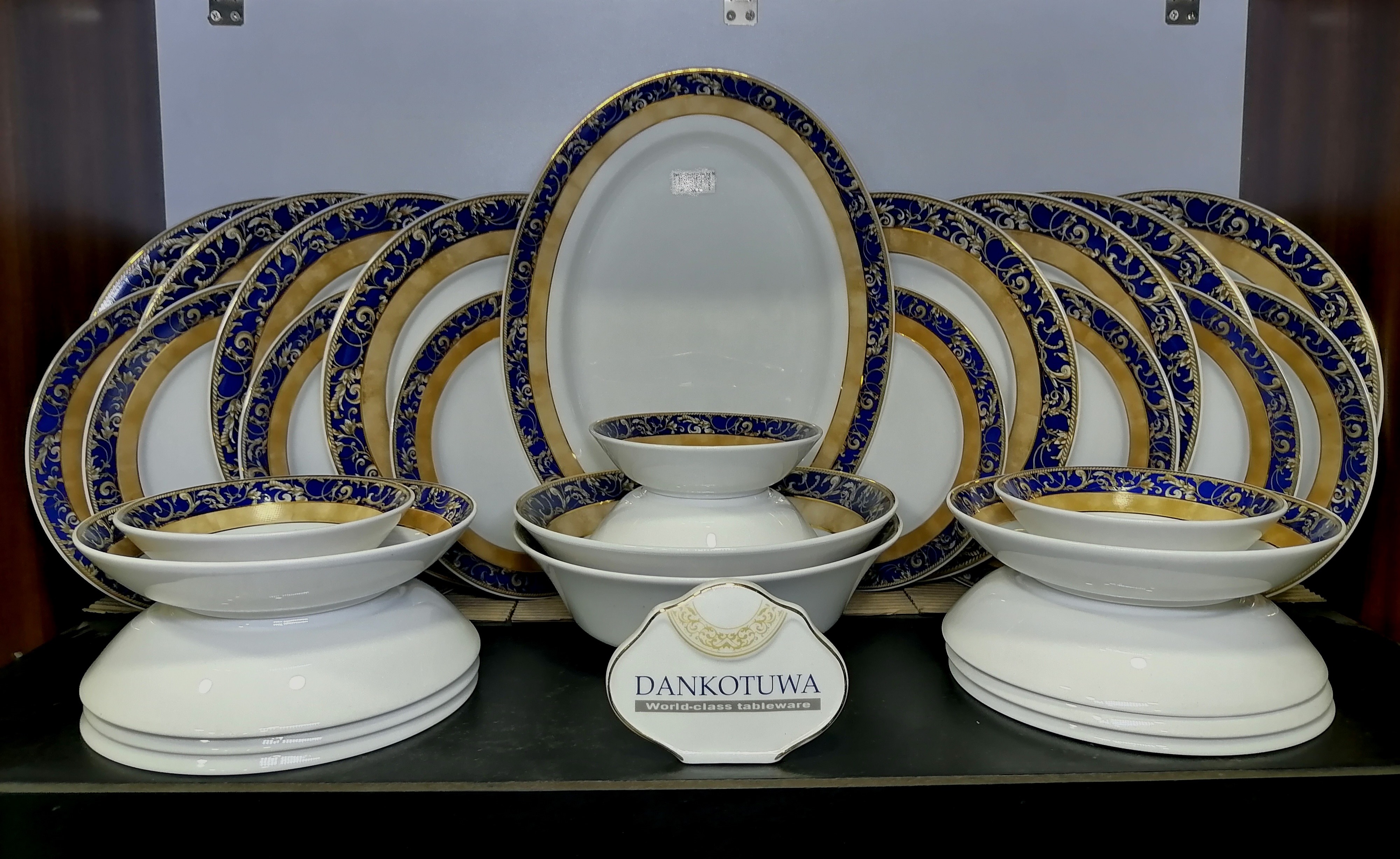 Frank Worthley equality shell dankotuwa dinner set Trunk library Rust