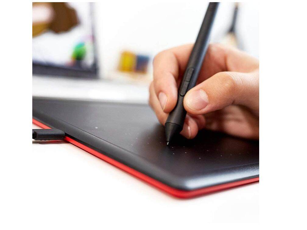 Wacom CTL-472 Small Creative Pen Drawing Tablet (Black). 