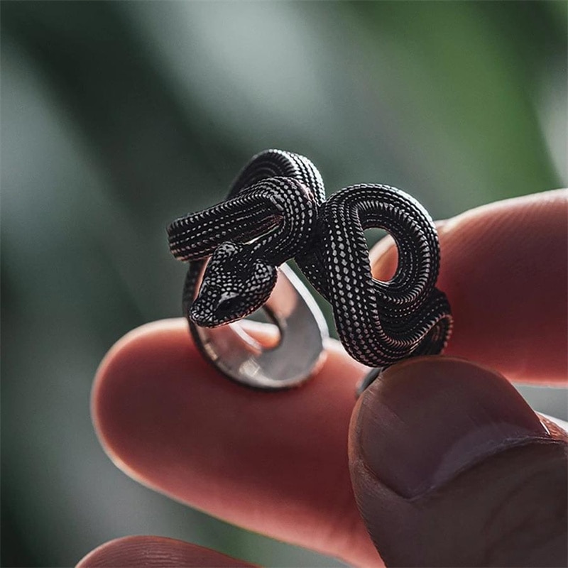 Domineering Vintage Silver Color Snake Ring For Man Snake Handmade Men's Ring National Tide Necklace Pendant Jewelry Accessories. 
