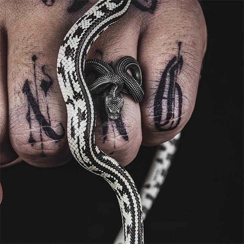Domineering Vintage Silver Color Snake Ring For Man Snake Handmade Men's Ring National Tide Necklace Pendant Jewelry Accessories. 