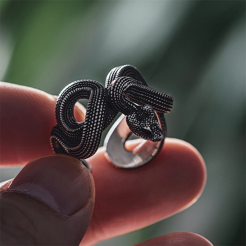 Domineering Vintage Silver Color Snake Ring For Man Snake Handmade Men's Ring National Tide Necklace Pendant Jewelry Accessories. 