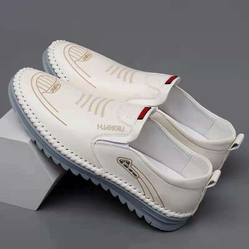 RongBu spring are fashionable comfortable, made of soft leather, casual leather shoes, textured, car sewing, and wear-resistant mens shoes wholesale. 